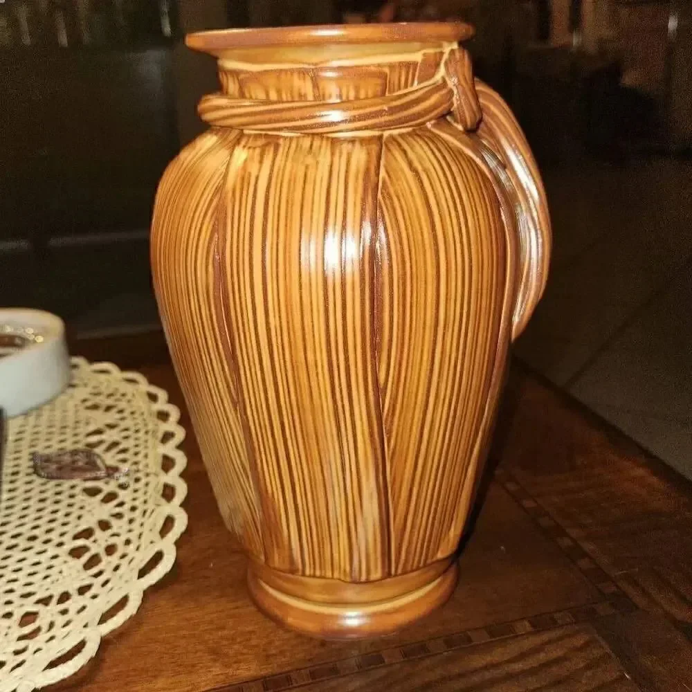 Studio art pottery vase by Laura Clementi made in Italy